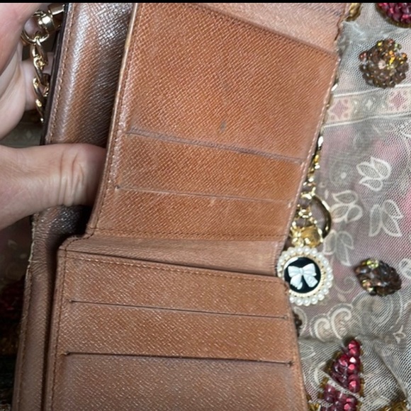 Louis Vuitton Elise Purse In Monogram, Crossgrain Leather with Chain and Charm - Picture 5 of 11